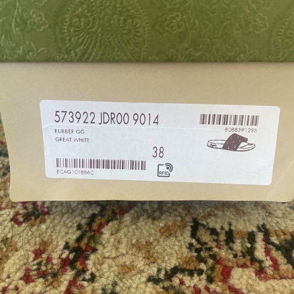 White Gucci women’s slides ! - Picture 6 of 6